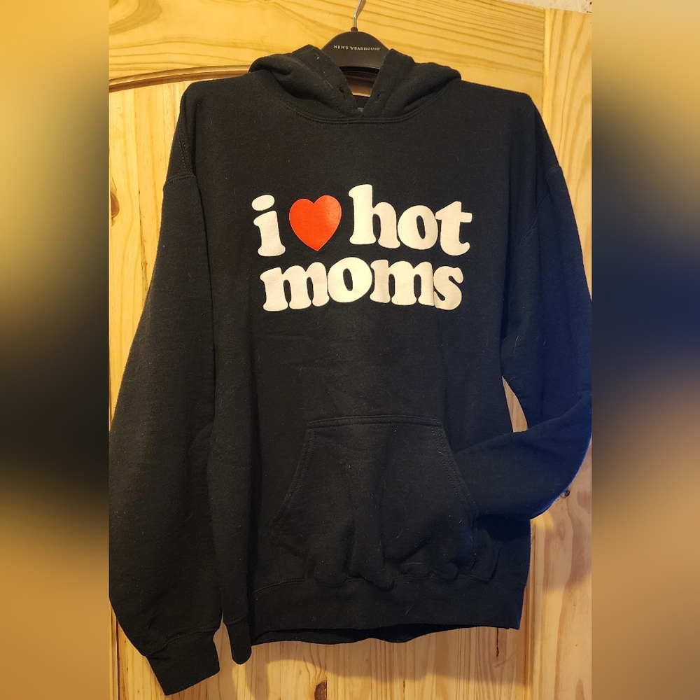 I love hot moms sweatshirt size M